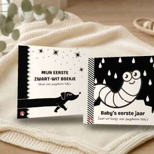 Kraamcadeauset: de twee zwart-wit babyboekjes 'Mijn eerste zwart-wit boekje' en 'Baby's eerste jaar' op een gebreid dekentje